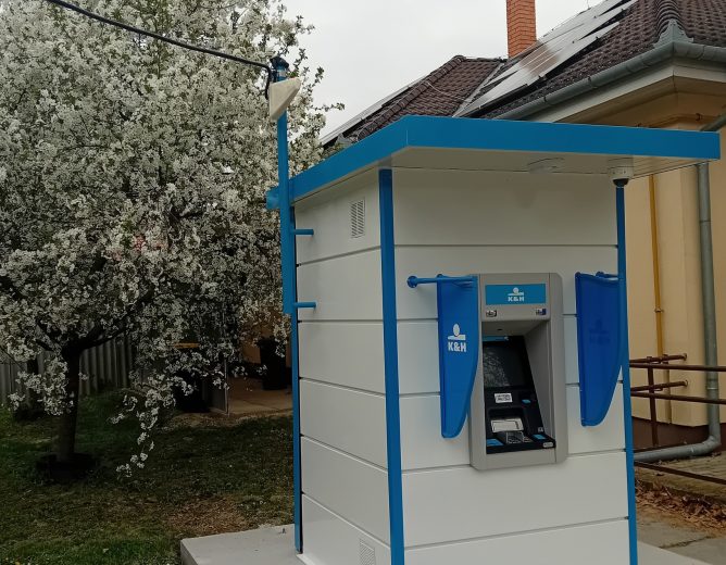 K&H Bank által üzemeltetett bankautomata