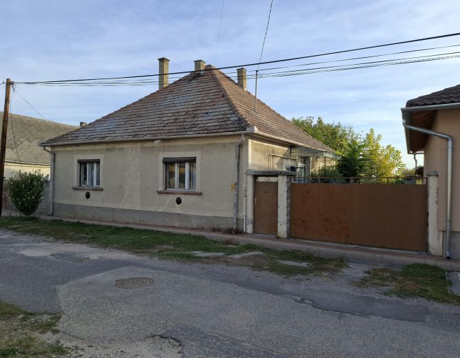 Eladó Ingatlan. Dunaszentbenedek, Kossuth utca 80.